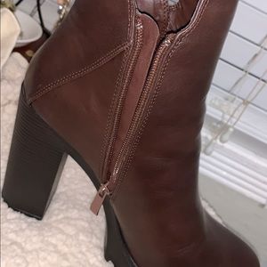 Not sure why it zoomed in so much. SUPER COMFY platform boots I think LOL